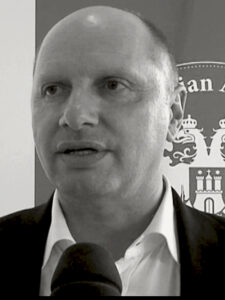 Mehr über den Artikel erfahren Ralf Flierl